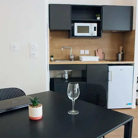 Twenty Business Flats 3*
