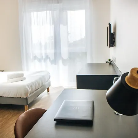 Ξενοδοχείο με διαμερίσματα Twenty Business Flats