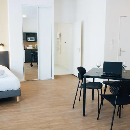 Twenty Business Flats * Beziers