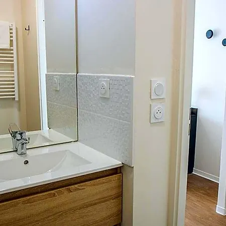 Апарт-отель Twenty Business Flats 3*