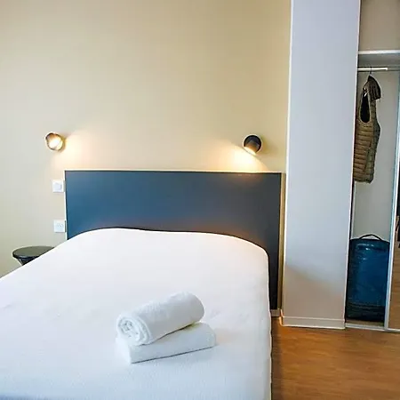 Twenty Business Flats 3*